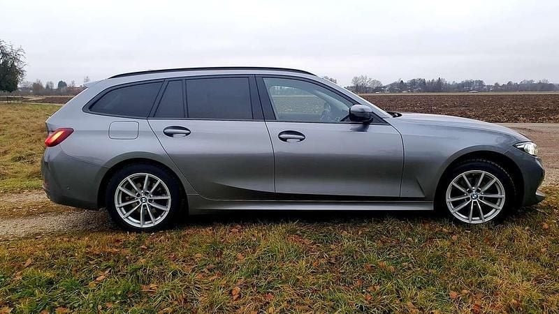 Gebraucht BMW 318 156 PS (114 kW) 2024 Grau Kombi