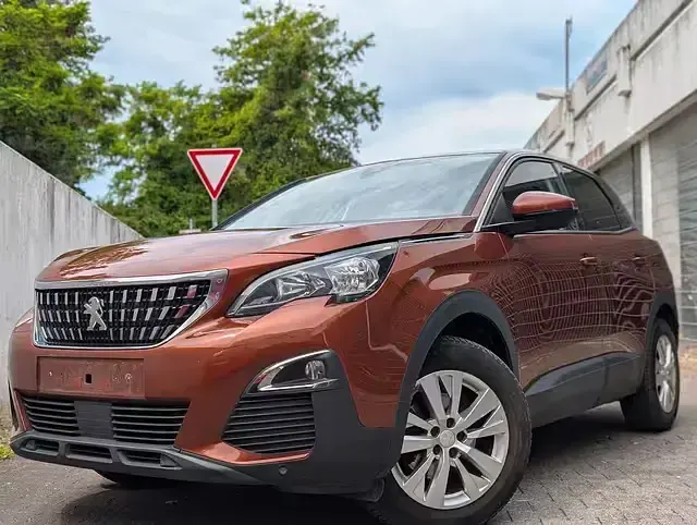 Gebraucht Peugeot 308 Active 131 PS (96 kW) 2019 Platiniumgrau (metallic) Limousine