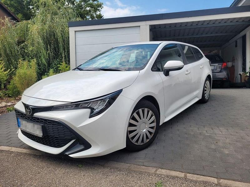 Weiß Gebraucht 2020 Toyota Corolla Club Kombi | 14.900 € (Guter Preis) - Bild 1/4