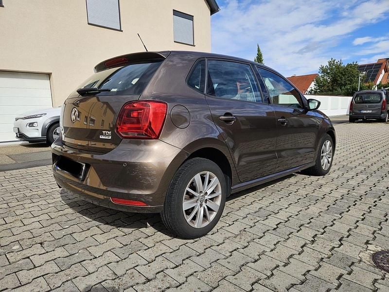 Gebraucht VW Polo 90 PS (66 kW) 2015 Braun Kleinwagen