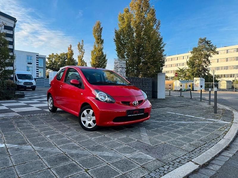 Rot Gebraucht 2007 Toyota Aygo Kleinwagen | 1.789 € (Fairer Preis) - Bild 1/4