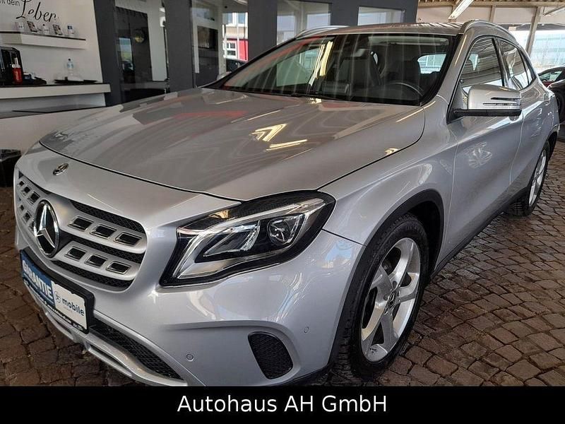Iridiumsilber metalliclack Gebraucht 2020 Mercedes GLA200 SUV | 23.999 € (Superpreis) - Bild 1/4