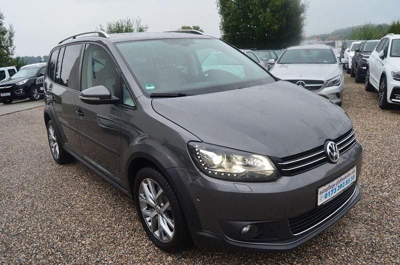 Grau Gebraucht 2015 VW Touran Cross Van / Kleinbus | 9.600 € (Fairer Preis) - Bild 1/4