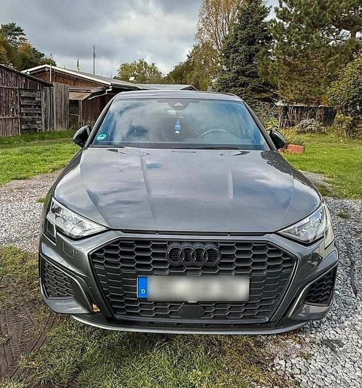 Grau Gebraucht 2021 Audi A3 Limousine | 20.900 € (Guter Preis) - Bild 1/4