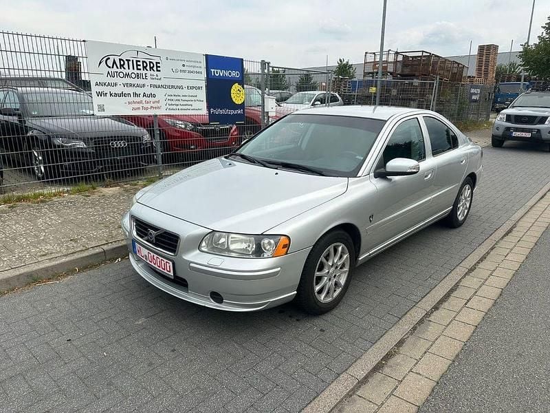 Grau Gebraucht 2008 Volvo S60 Limousine | 3.899 € (Fairer Preis) - Bild 1/4