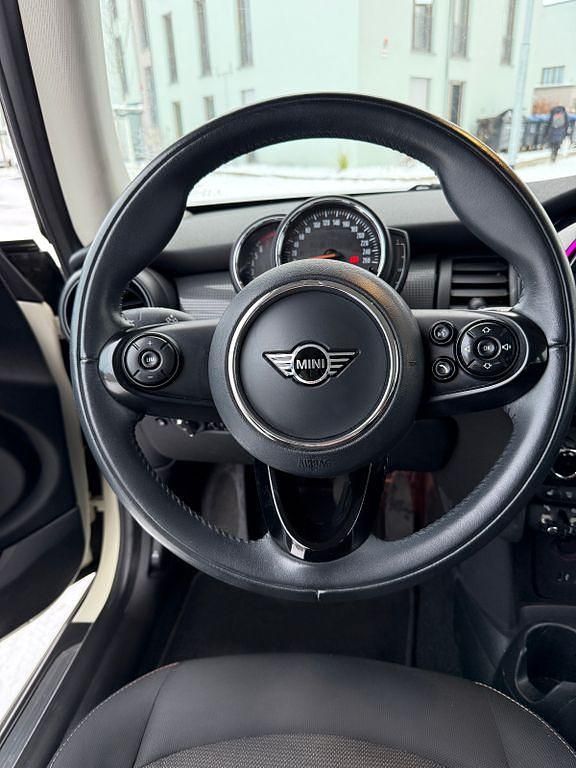 Gebraucht Mini Cooper 136 PS (100 kW) 2019 Weiß Kleinwagen