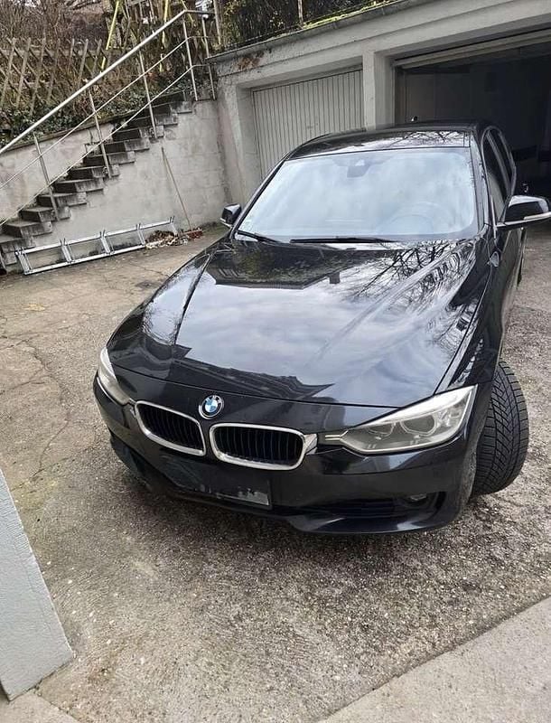 Schwarz Gebraucht 2013 BMW 330 Limousine | 8.900 € (Fairer Preis) - Bild 1/4