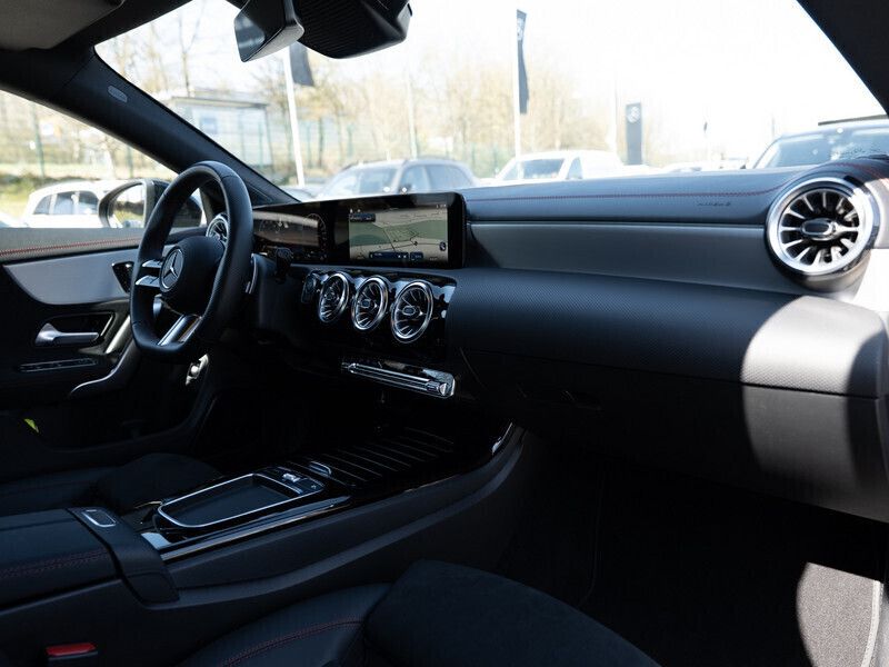 Gebraucht Mercedes CLA250e AMG 163 PS (119 kW) 2023 Schwarz metalliclack kosmosschwarz Limousine