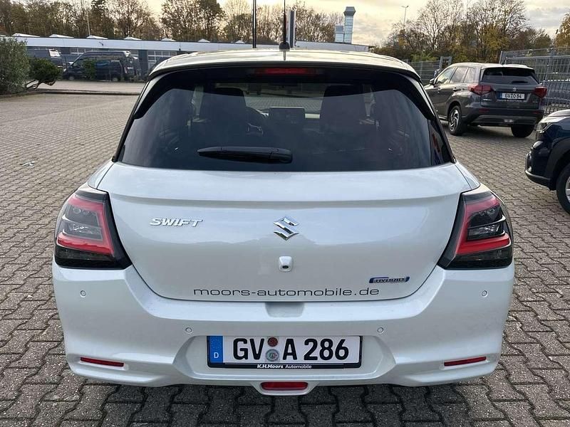 Neu Suzuki Swift Comfort+ 82 PS (60 kW) 2025 Pure white pearl met./mineral Kleinwagen