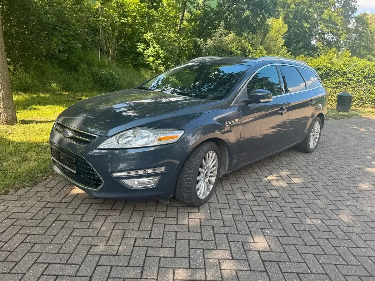Gebraucht Ford Mondeo Titanium 140 PS (102 kW) 2014 Blau Kombi