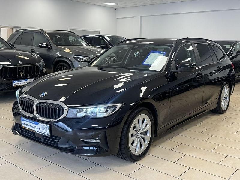 Schwarz Gebraucht 2021 BMW 330e Advantage Kombi | 21.400 € (Guter Preis) - Bild 1/4