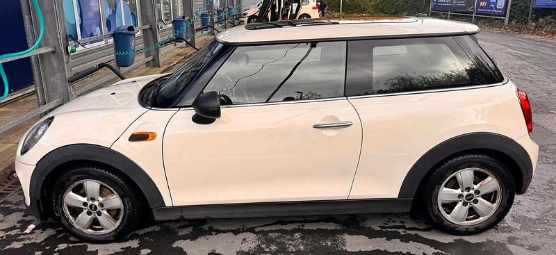 Beige Gebraucht 2015 Mini ONE Kleinwagen | 5.555 € - Bild 1/4