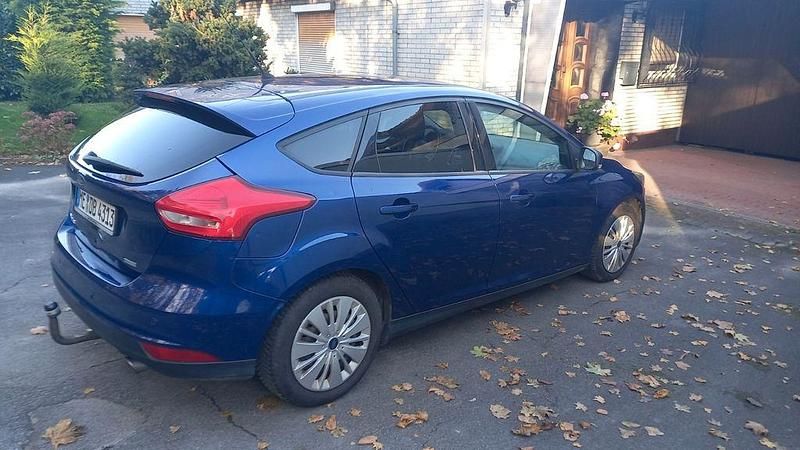 Blau Gebraucht 2015 Ford Focus Business Edition Limousine | 6.000 € (Etwas zu teuer) - Bild 1/4