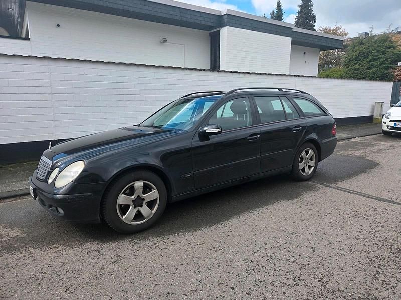 Gebraucht Mercedes E220 150 PS (110 kW) 2005 Schwarz Kombi