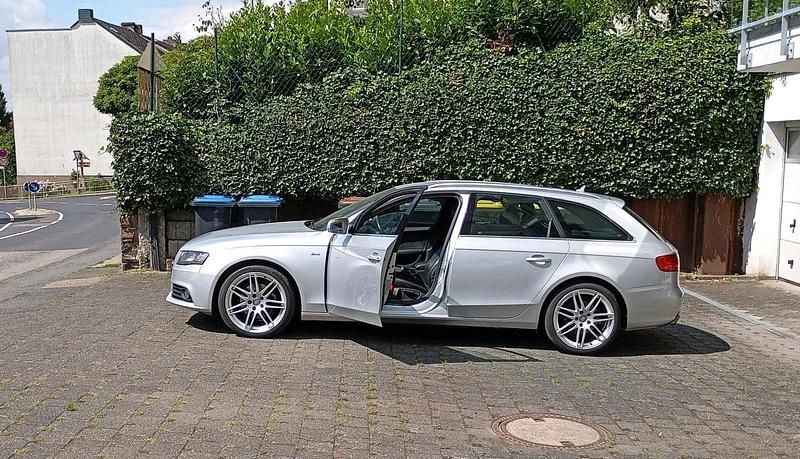Grau Gebraucht 2009 Audi A4 S-Line Limousine | 5.600 € - Bild 1/4