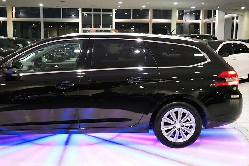 Gebraucht Peugeot 308 SW Allure 131 PS (96 kW) 2020 Schwarz Kombi