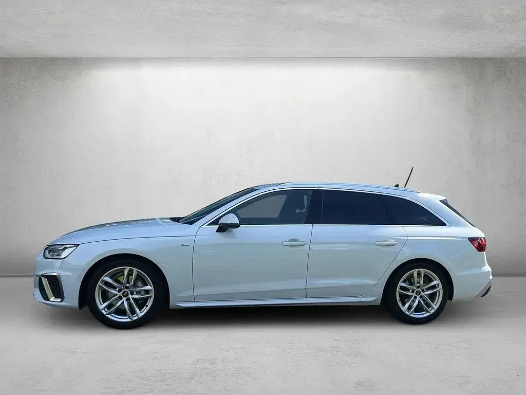 Gebraucht Audi A4 S-Line 204 PS (150 kW) 2023 Gletscherweiß metallic Kombi
