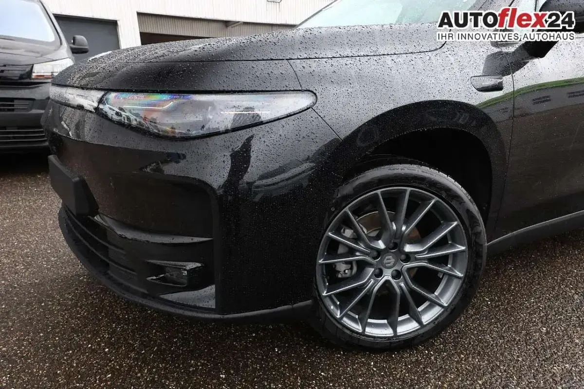Uusi Leapmotor C10 219 kW (299 HP) 2026 Musta Katumaasturi