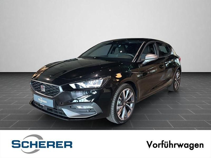Midnight schwarz metallic (metallic) Gebraucht 2025 Seat Leon FR Limousine | 29.990 € (Fairer Preis) - Bild 1/4