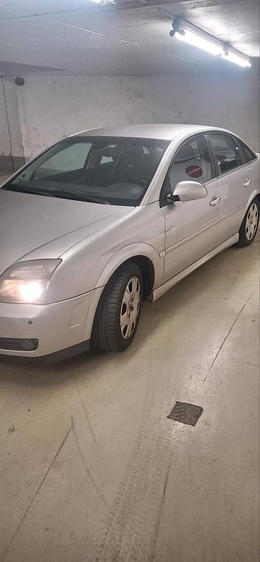 Silber Gebraucht 2005 Opel Vectra GTS Limousine | 300 € - Bild 1/4