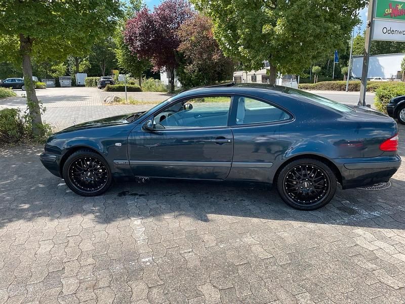 Gebraucht Mercedes CLK320 218 PS (160 kW) 1998 Blau Coupé