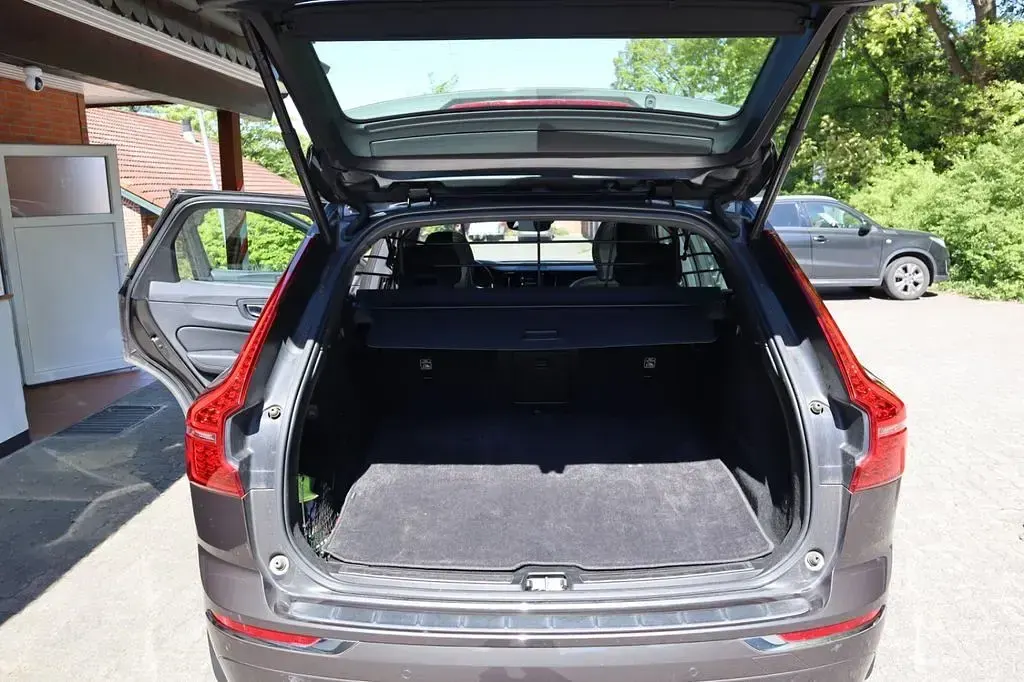 Gebraucht Volvo XC60 R-Design 235 PS (172 kW) 2020 Grün SUV