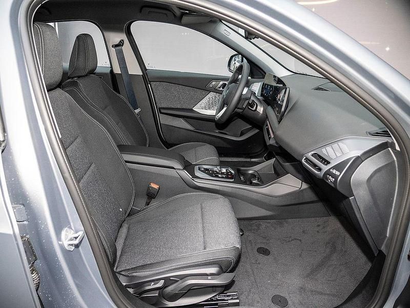 Neu BMW 120 170 PS (125 kW) 2025 Skyscraper grau metallic Kleinwagen