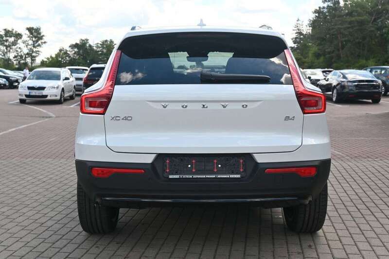 Gebraucht Volvo XC40 Plus 197 PS (144 kW) 2024 Crystal white pearl SUV