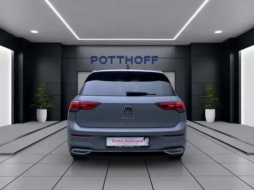 Gebraucht VW Golf VIII Active 131 PS (96 kW) 2022 Grau Limousine