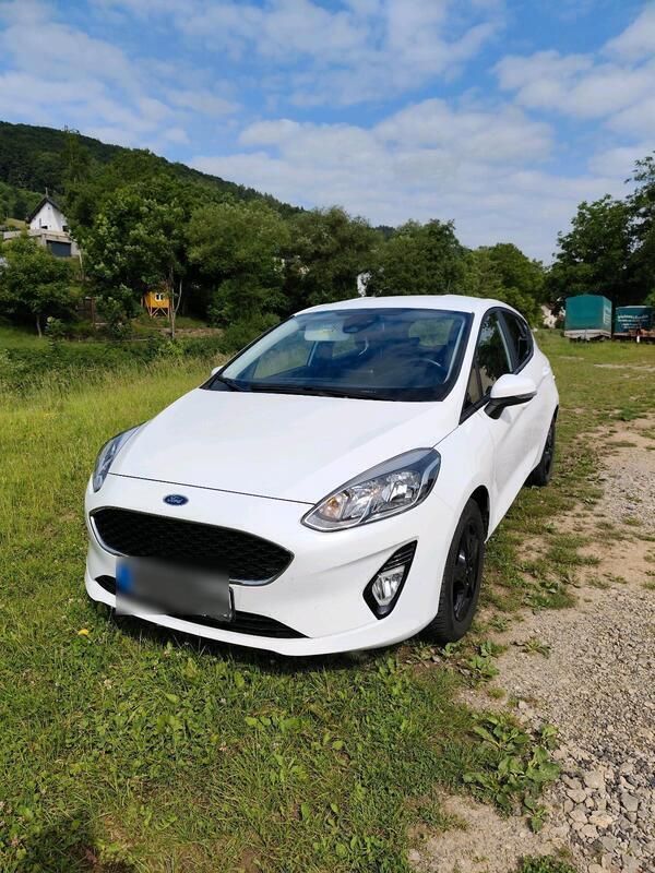 Weiß Gebraucht 2018 Ford Fiesta Titanium Kleinwagen | 9.900 € (Guter Preis) - Bild 1/4