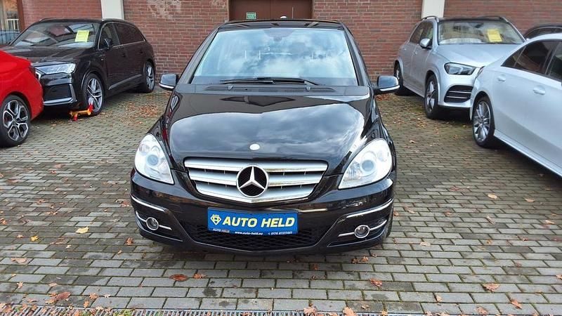Gebraucht Mercedes B180 116 PS (85 kW) 2011 Kosmosschwarz Van / Kleinbus