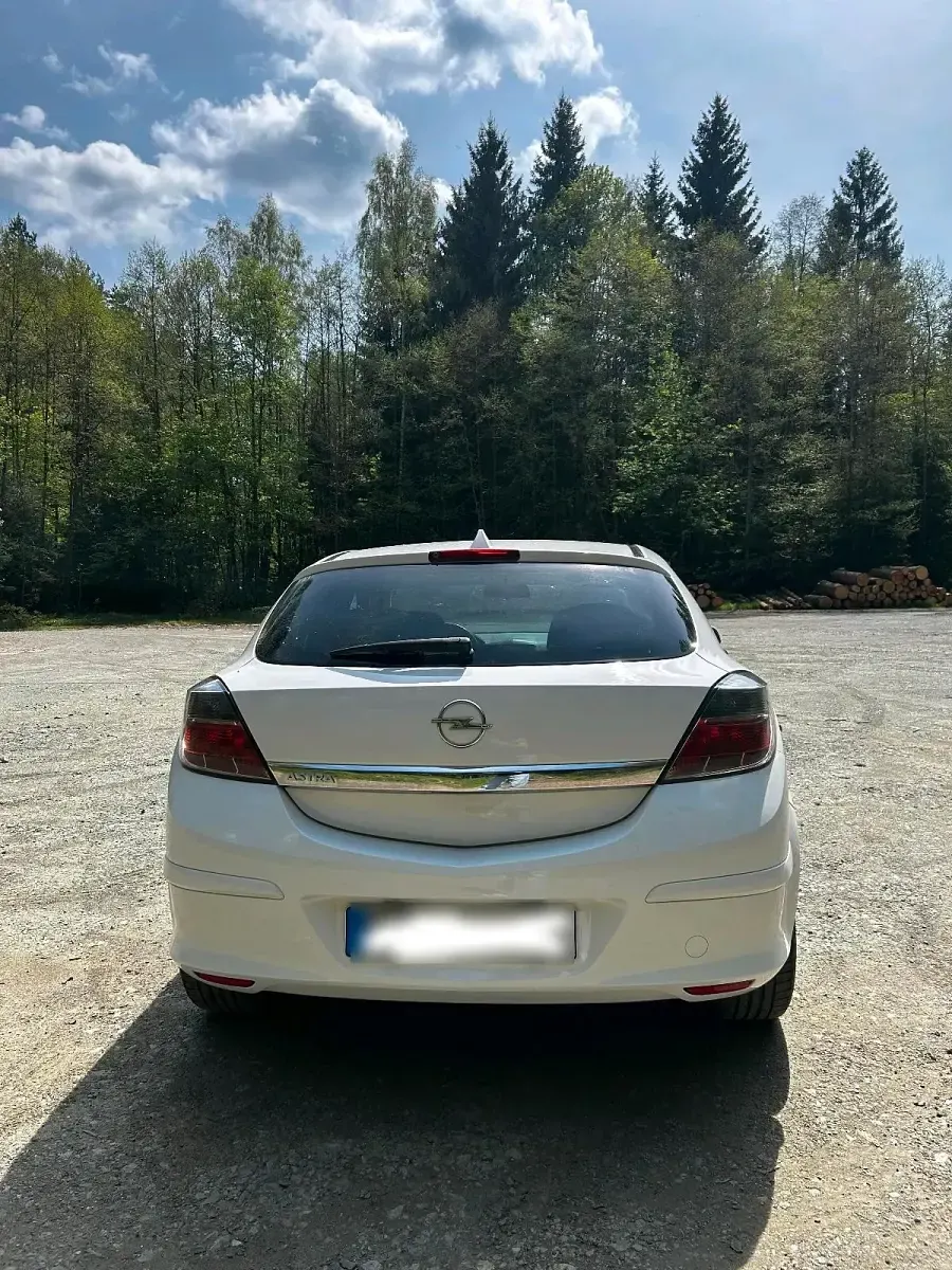 Gebraucht Opel Astra GTC 90 PS (66 kW) 2009 Weiß Coupé