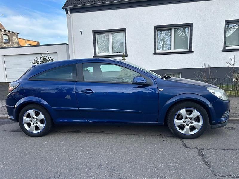 Blau Gebraucht 2006 Opel Astra GTC Coupé | 2.450 € (Guter Preis) - Bild 1/4