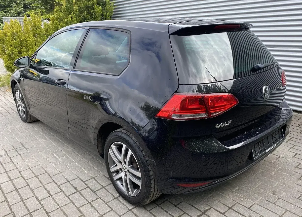 Second-hand VW Golf VII LOUNGE 86 CP (63 kW) 2015 Negru Berlinǎ