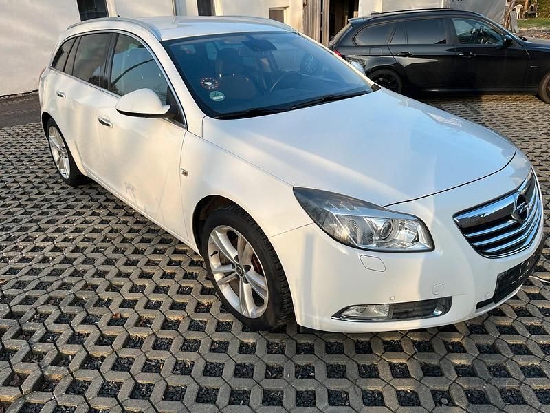 Usado Opel Insignia 160 HP (117 kW) 2011 Branco Carrinha