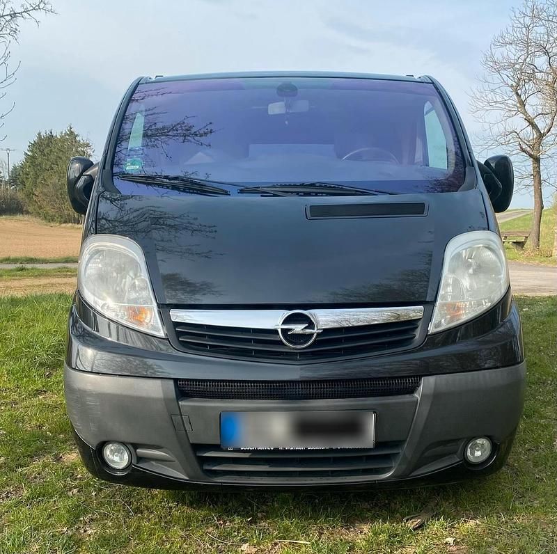 Gebraucht Opel Vivaro 145 PS (106 kW) 2011 Schwarz Van / Kleinbus