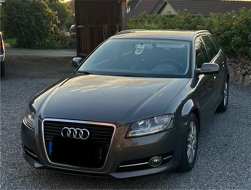 Grau Gebraucht 2012 Audi A3 Kleinwagen | 4.500 € (Guter Preis) - Bild 1/4