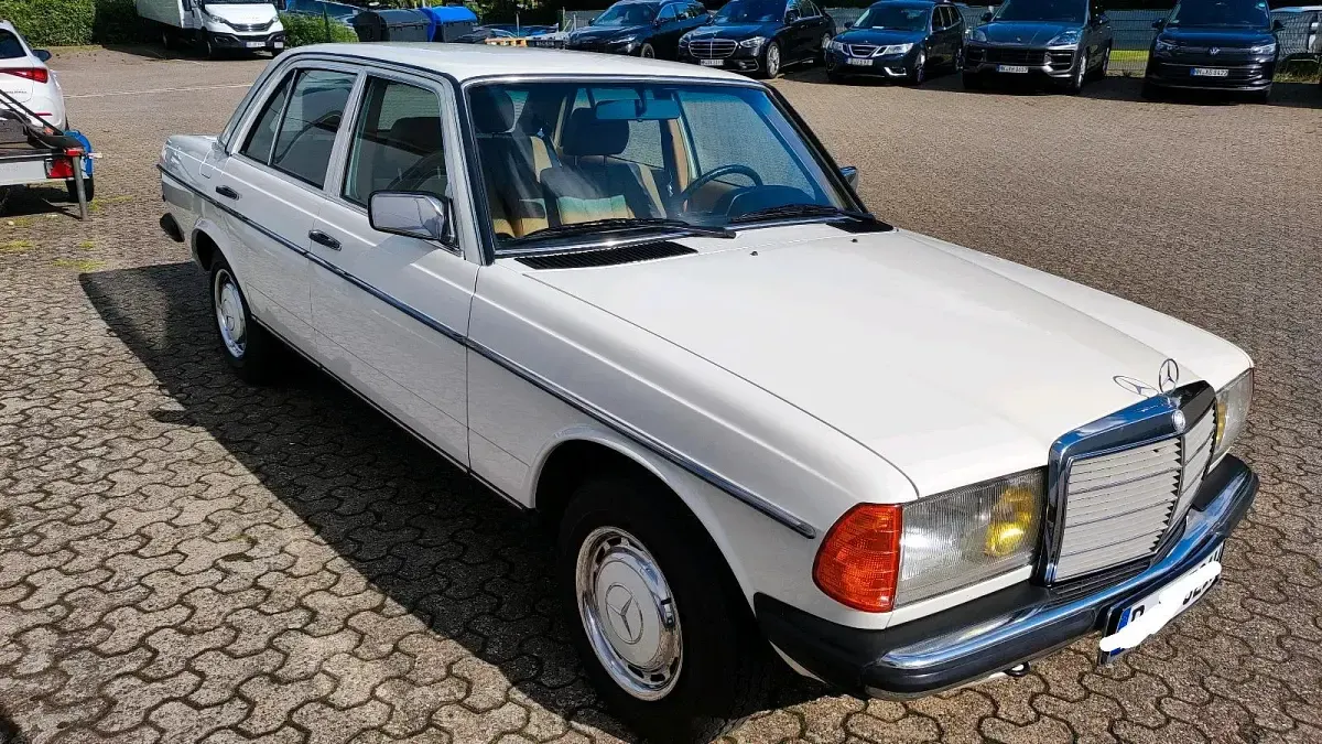 Gebraucht Mercedes E230 136 PS (100 kW) 1984 Weiß Limousine