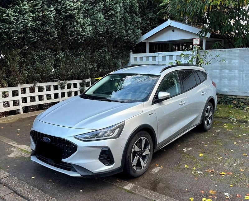 Silber Gebraucht 2023 Ford Focus Active Kombi | 15.500 € (Guter Preis) - Bild 1/4