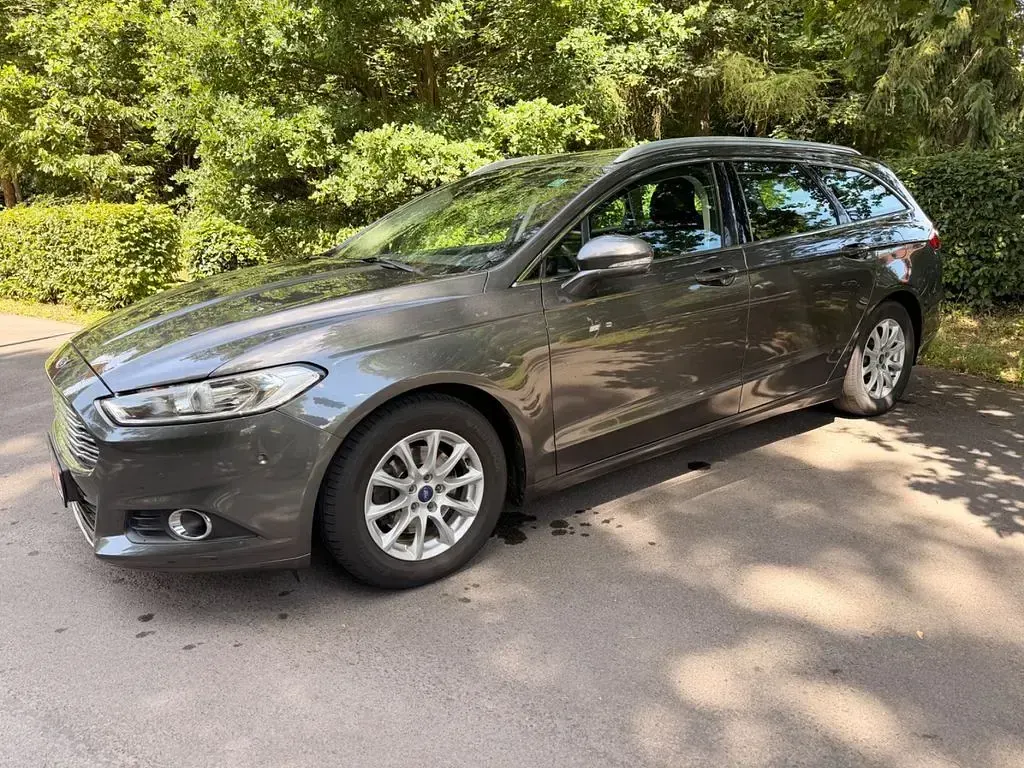 Gebraucht Ford Mondeo Trend 150 PS (110 kW) 2015 Grau Limousine