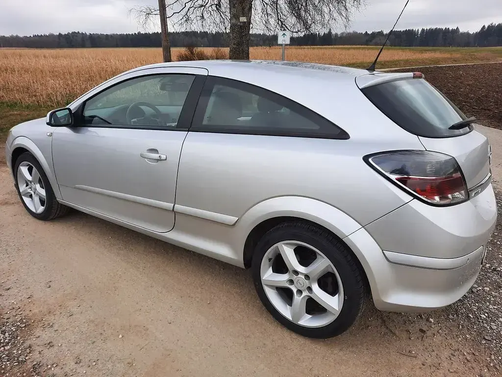 Gebraucht Opel Astra GTC Cosmo 116 PS (85 kW) 2008 Silber Limousine