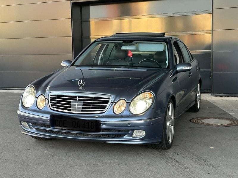 Grau Gebraucht 2004 Mercedes E500 Avantgarde Limousine | 5.250 € (Superpreis) - Bild 1/4