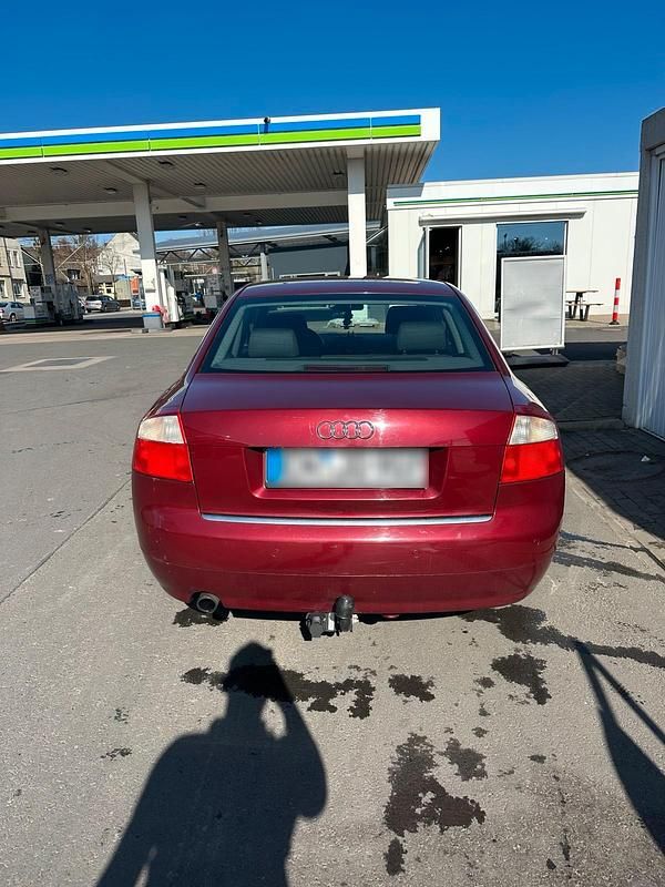 Gebraucht Audi A4 150 PS (110 kW) 2004 Rot Kleinwagen