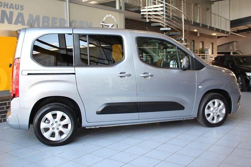 Gebraucht Opel Combo Life Elegance 131 PS (96 kW) 2022 Kontrast grau/quarz silber Van / Kleinbus
