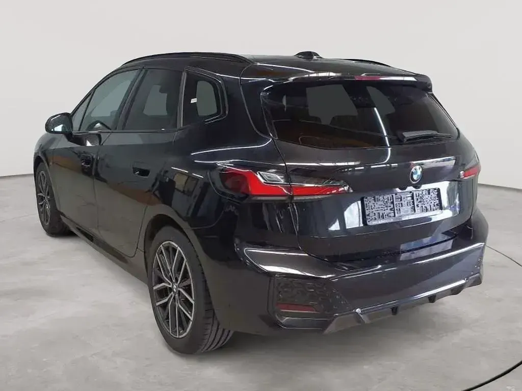 Gebraucht BMW 223 Active Tourer Performance 197 PS (144 kW) 2023 Saphirschwarz metallic Van / Kleinbus