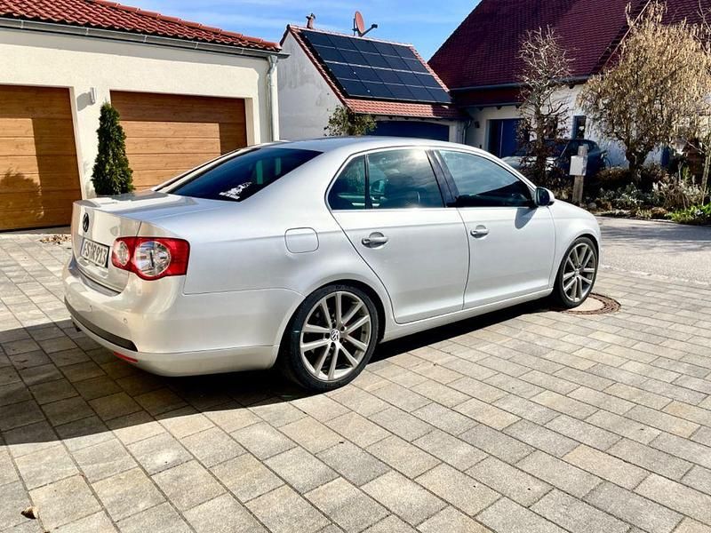 Gebraucht VW Jetta Highline 200 PS (147 kW) 2006 Silber Limousine