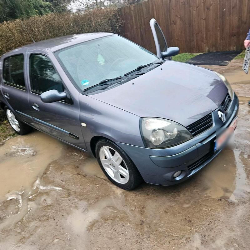 Grau Gebraucht 2005 Renault Clio II Kleinwagen | 650 € - Bild 1/4