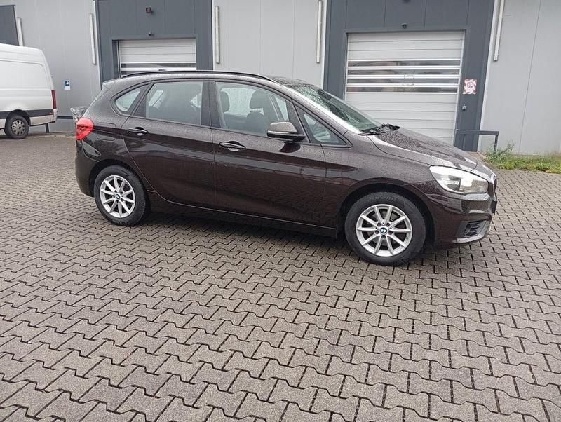 Braun Gebraucht 2016 BMW 216 Active Tourer Advantage Van / Kleinbus | 6.450 € (Teuer) - Bild 1/4