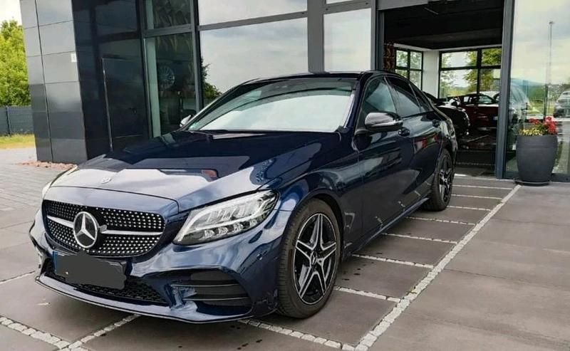 Blau Gebraucht 2021 Mercedes C200 AMG line Limousine | 25.800 € (Fairer Preis) - Bild 1/4