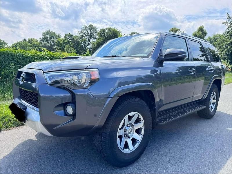 Grau Gebraucht 2016 Toyota 4 Runner SUV | 30.999 € - Bild 1/4